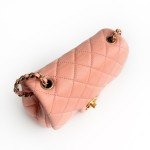 香奈儿 Classic Flap 系列菱格纹牛皮口盖包（金球款）